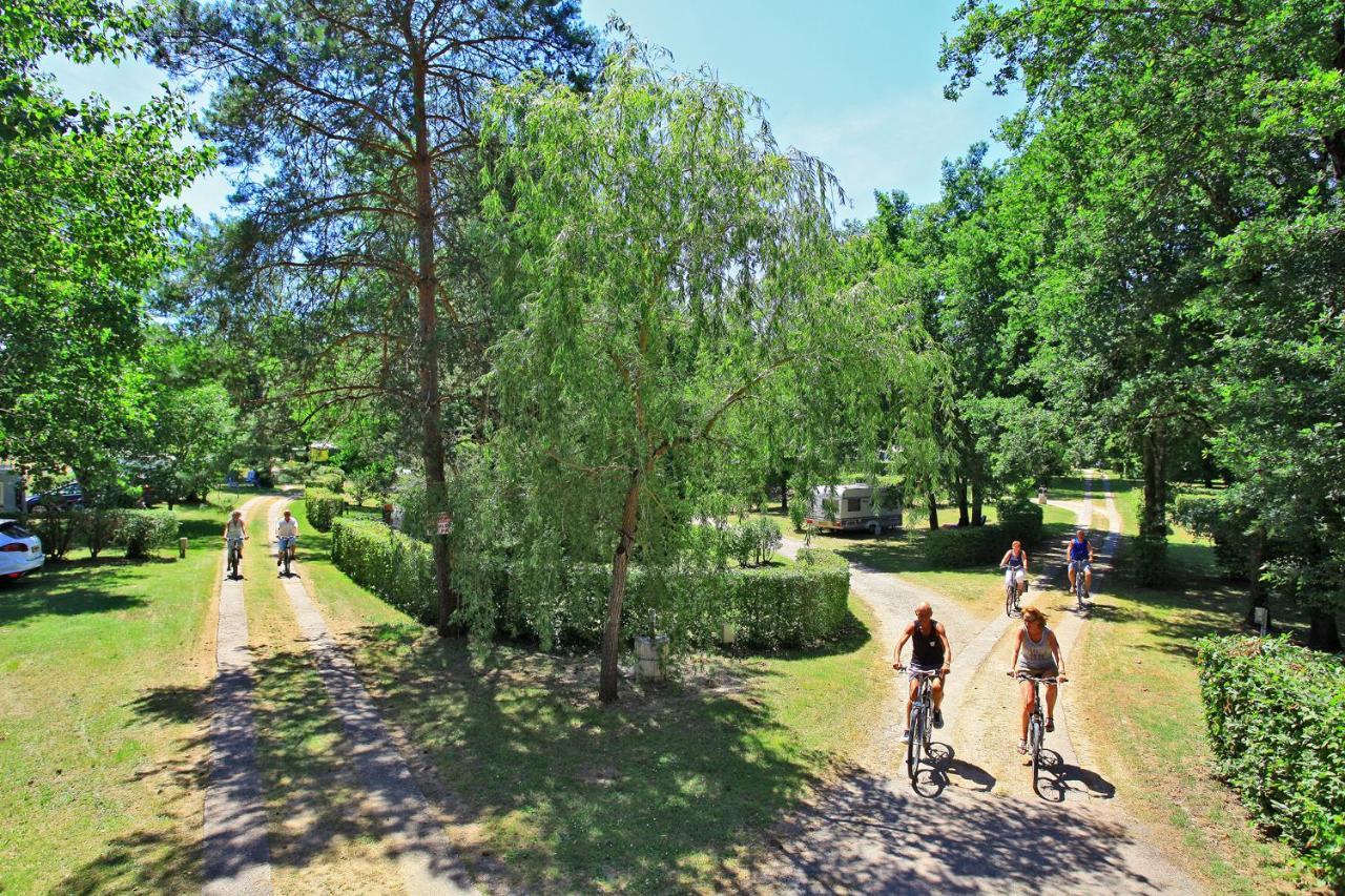 Le Plein Air Des Bories 호텔 카르삭아일락 외부 사진